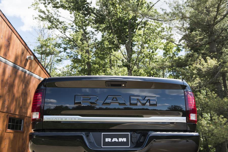 Детали экстерьера Dodge Ram 2500 Limited Tungsten Edition Mega Cab 2017 года  (фото 3 из 19)